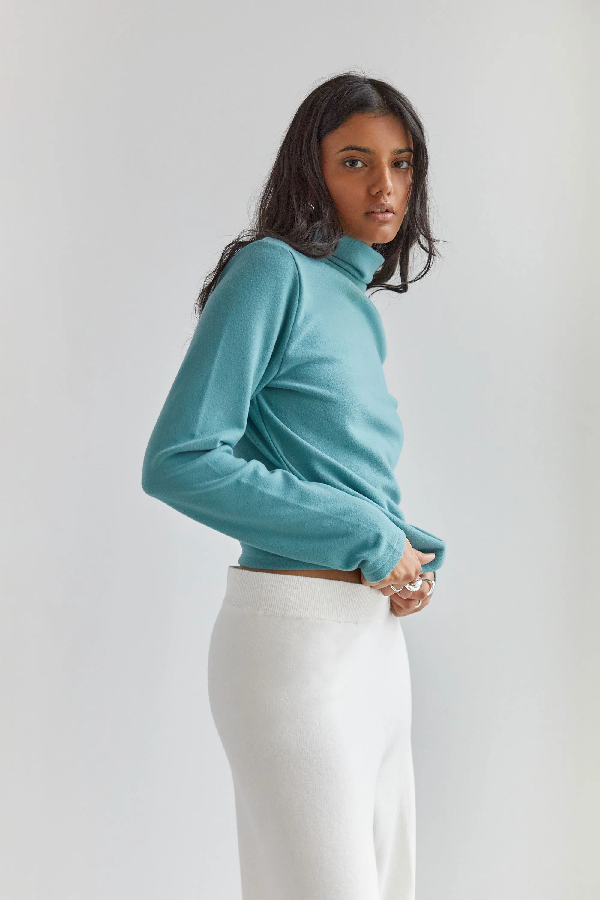 SOFT-FEEL FITTED MOCKNECK TOP